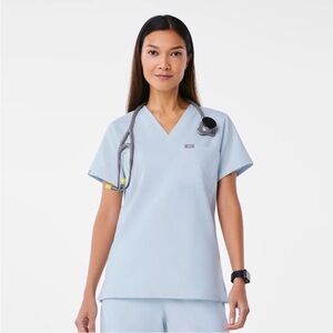 Figs Catarina One-Pocket Scrub Top in Open Skies XS